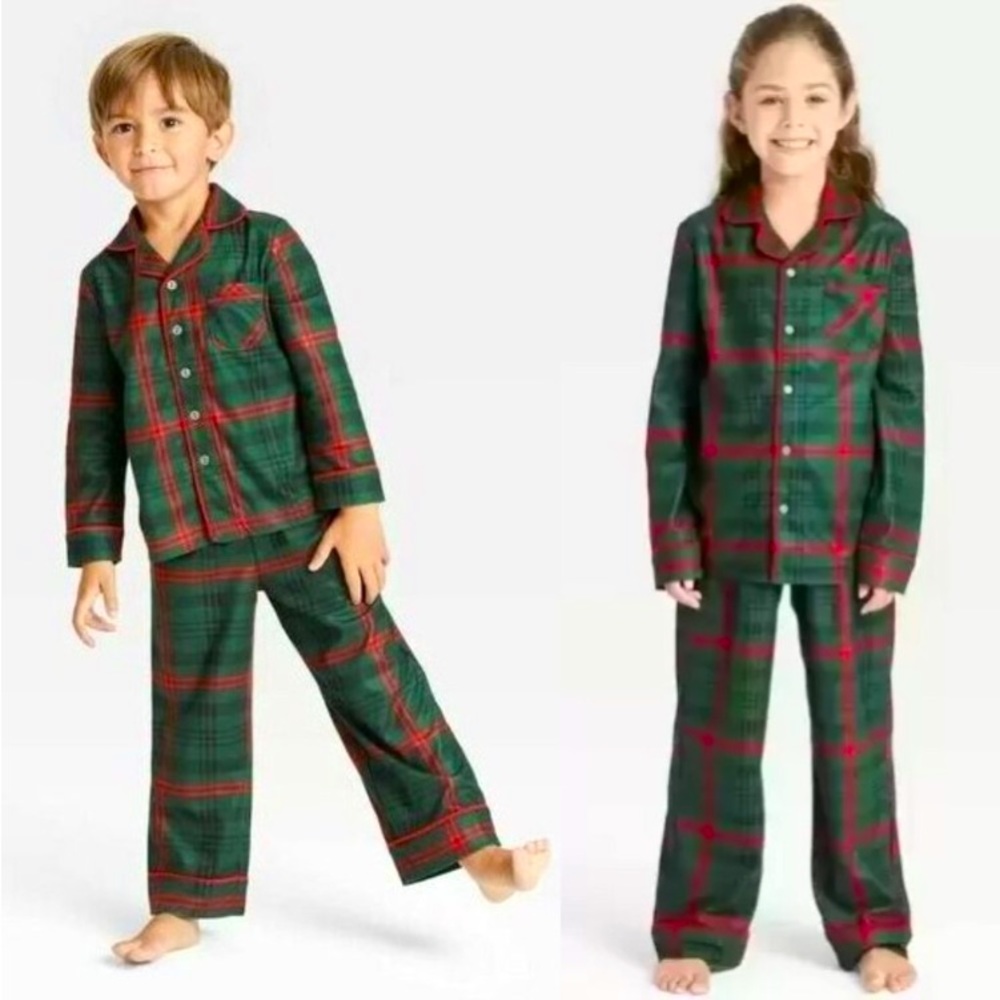 Hearth & Hand green and red plaid pajama set unisex